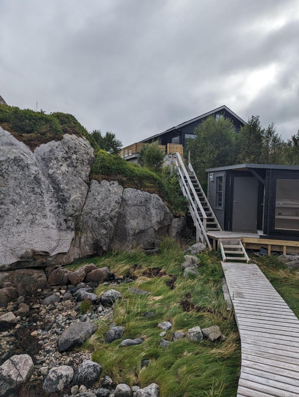 Nydelig Hytte Med Fantastisk Beliggenhet Ved Sjoen Villa Laupstad Exterior photo